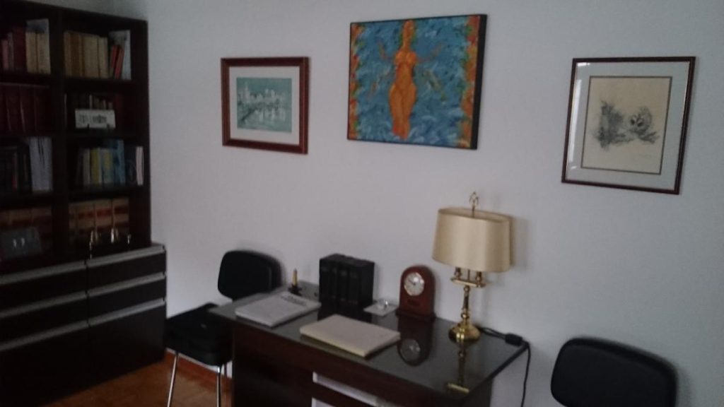 mesapequenayesquinabiblioteca