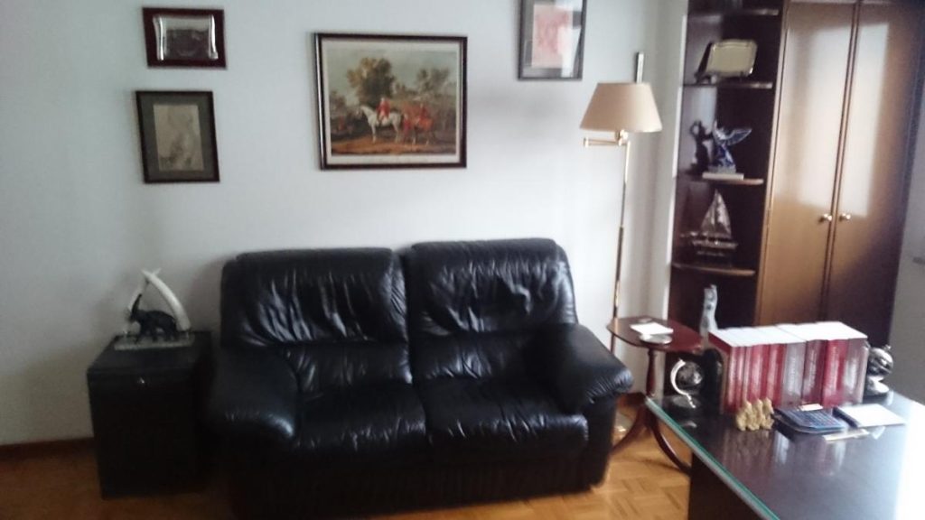 sofa-mininevera-lampara-libros